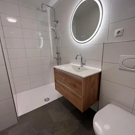 Sarah דירה שרונס